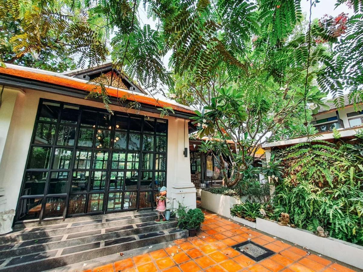 Vijit Nakorn Hotel Sisaket エクステリア 写真